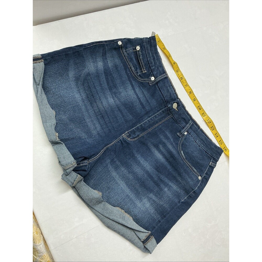 No Boundaries Short Size 17 Stretch Blue Color